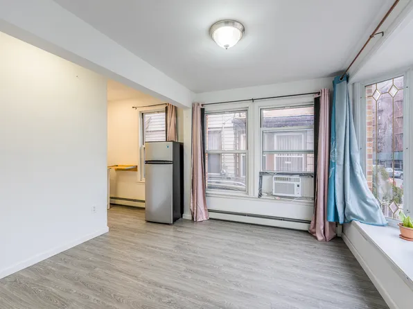 (undisclosed Address), Woodhaven, NY 11421