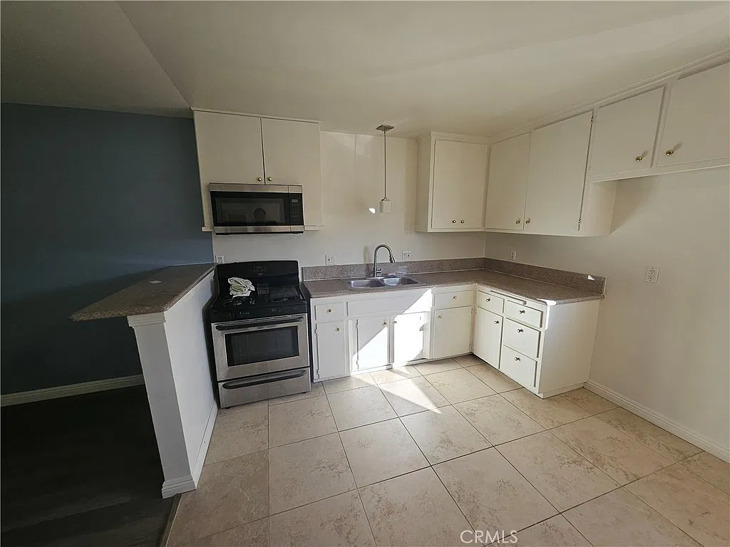 2 bed, 950 sqft, $2,350 — Photo 4