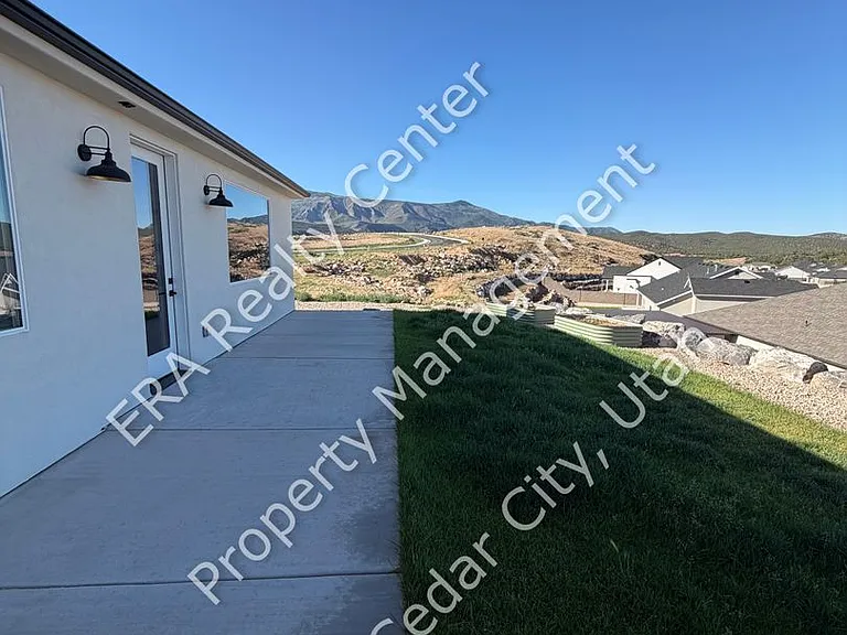 2180 S Bluff Dr — Photo 20