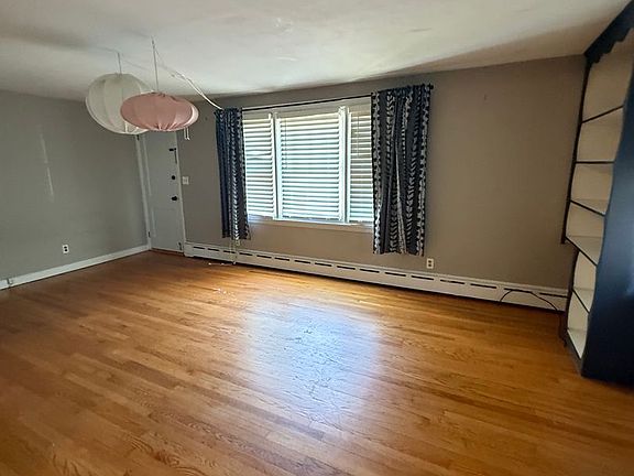 3rd image of 60-62 Hastings St #60