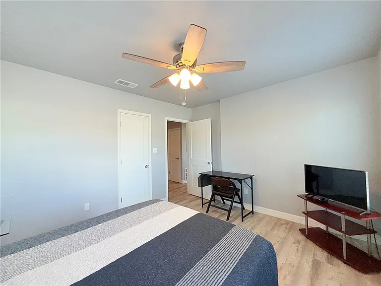 455 Louisiana Ave — Photo 22