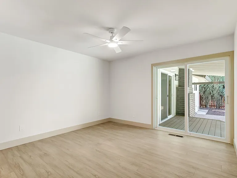 965 Jonas Ave — Photo 25