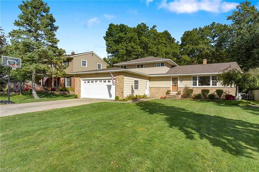 1195 Teakwood Ln photo 1