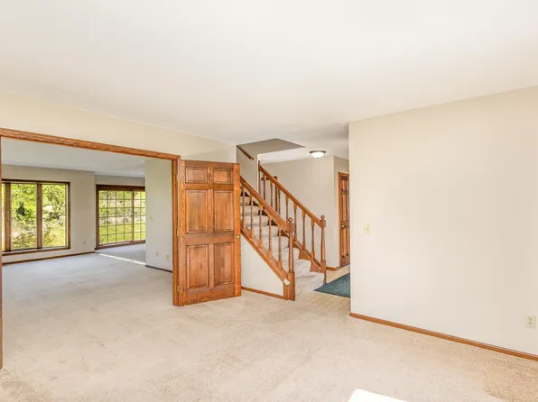 8614 Jenner Ln S, Cottage Grove, MN 55016