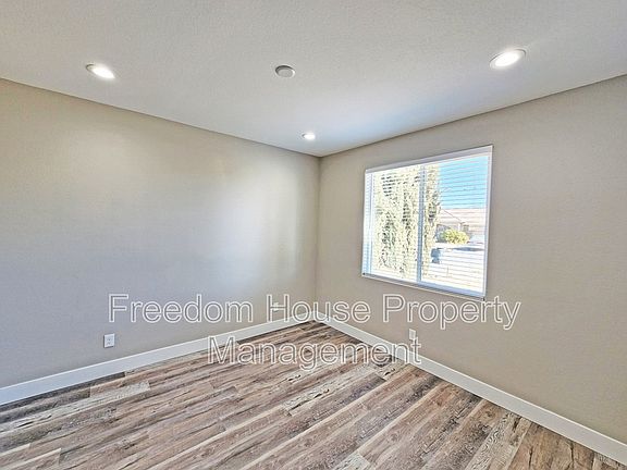 4th image of 1300 Zelzah Ave