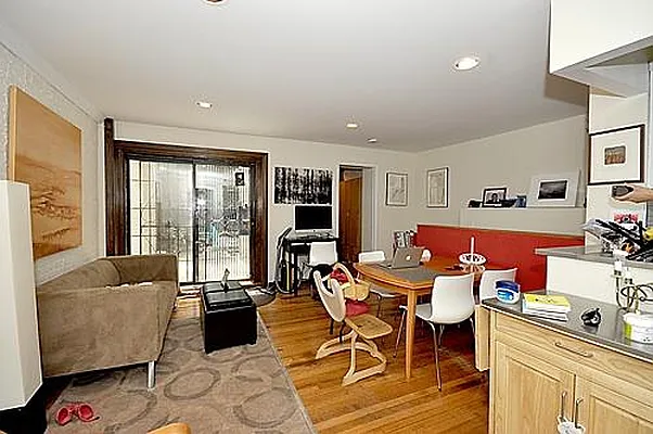 Rented by Leslie J. Garfield | media 20