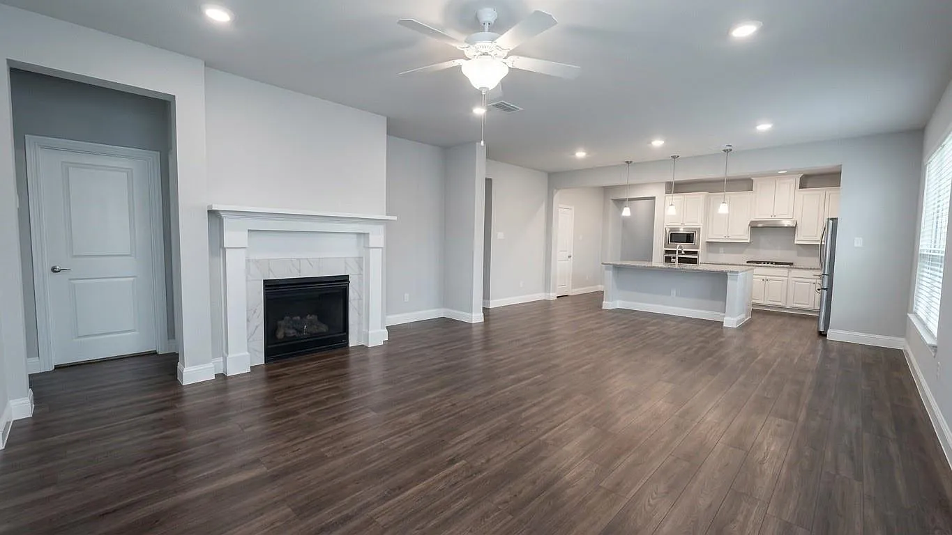 4 bed, 2012 sqft, $3,625 — Photo 2
