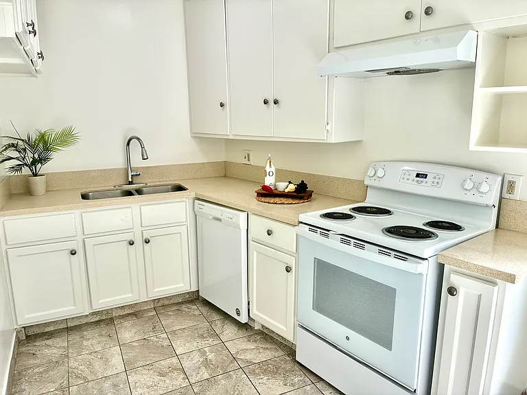5808 S Pacific Coast Hwy — Photo 3