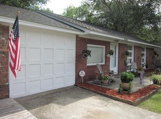 5824 Robinhood Dr, Hanahan, SC 29410