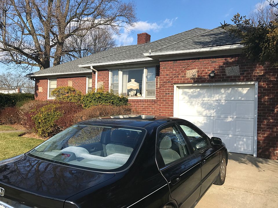 2nd image of 223 N Oak St