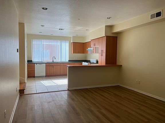 4th image of 458 W 50th St
