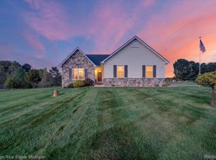9172 Acacia Trl, Pinckney, MI 48169