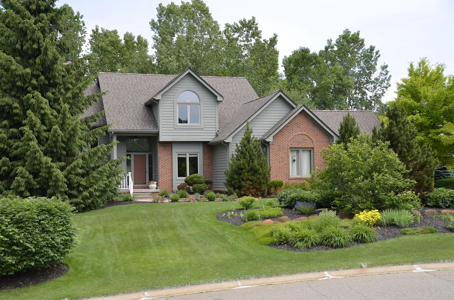 8724 Sussex St photo 1