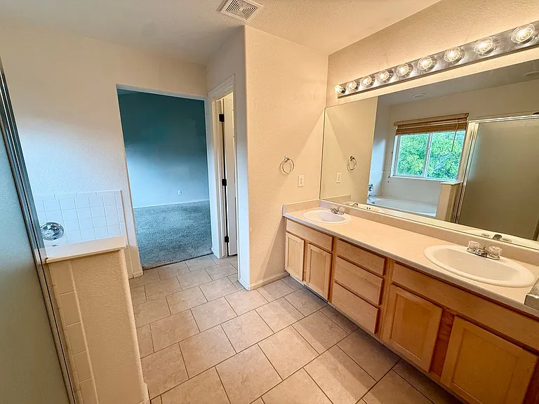 2045 Prairie Hill Dr — Photo 26