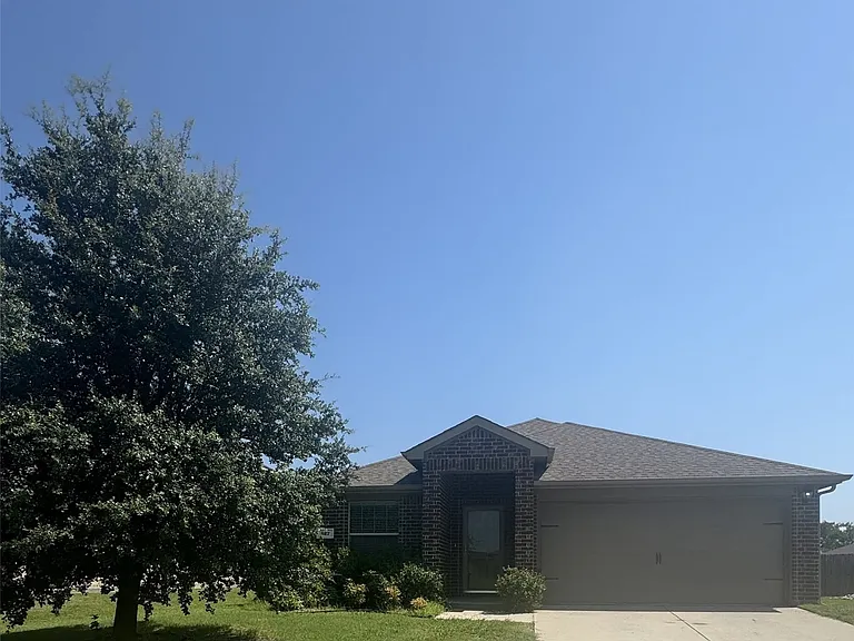 327 Elam Dr — Photo 2