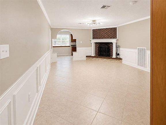 5th image of 59 Yellowstone St