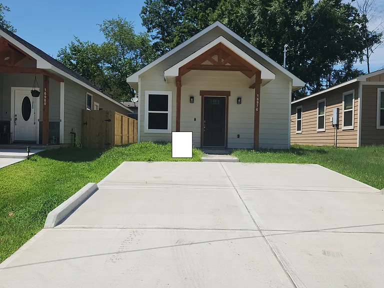 16931 W Juneau — Photo 3