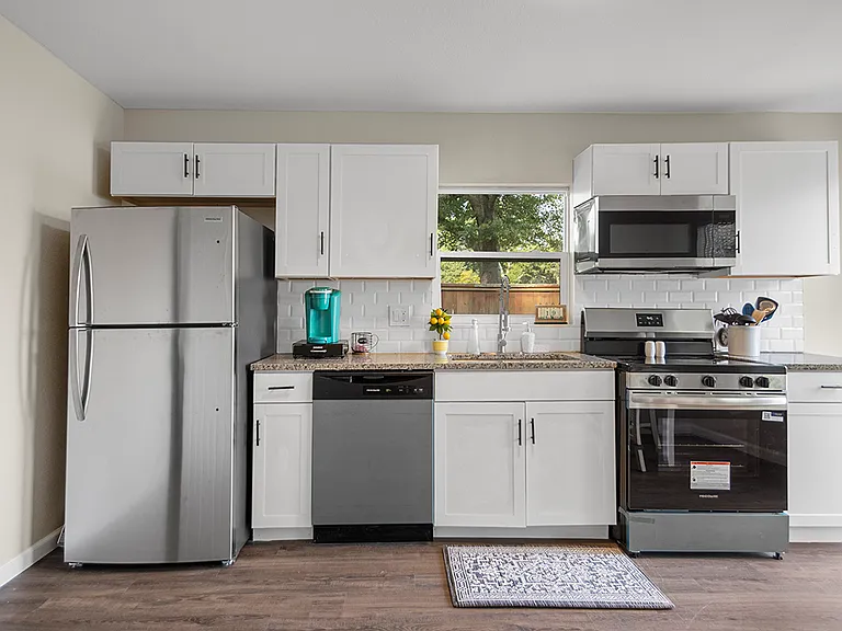 405 Maple St #B — Photo 4