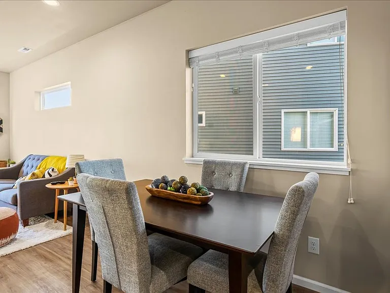 Summerland Twinhomes | Waterloo | Near Lost Island Waterpark — Photo 27