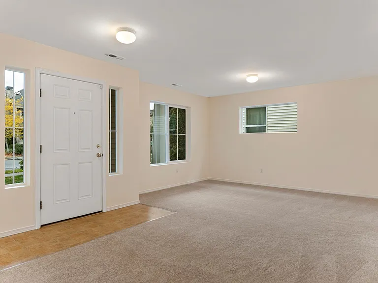 6525 Douglas Ave SE — Photo 10