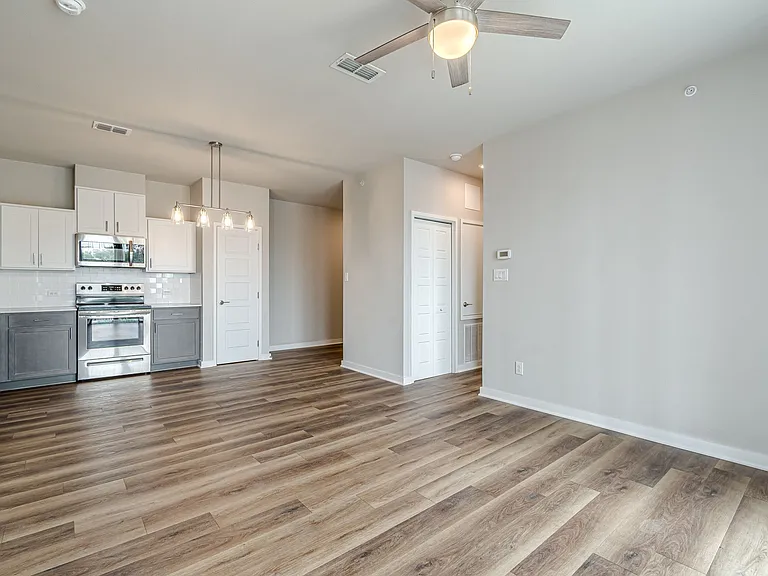 711 S Frio St #1301 — Photo 5