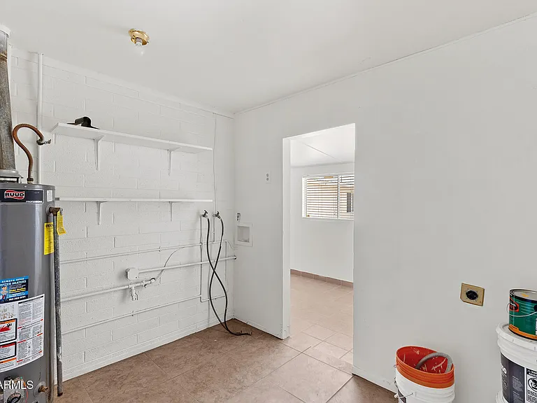 2246 W Sierra St — Photo 25