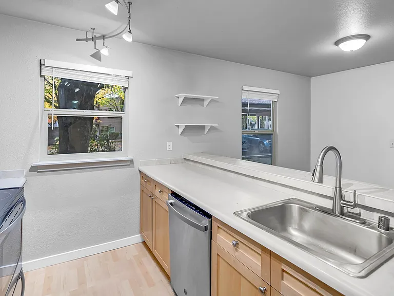 9805 Avondale Rd NE #W159 — Photo 6