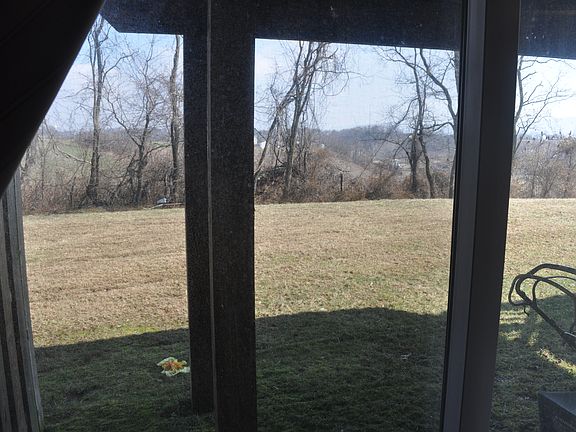 4th image of 530 Hotchkiss Dr