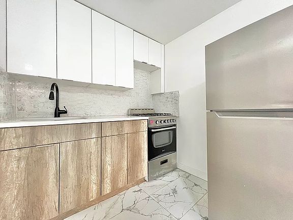 4th image of 330 Evergreen Ave APT 1F
