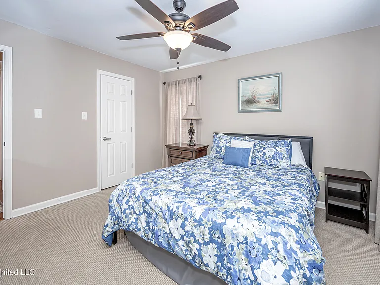 2421 Beachview Dr — Photo 20