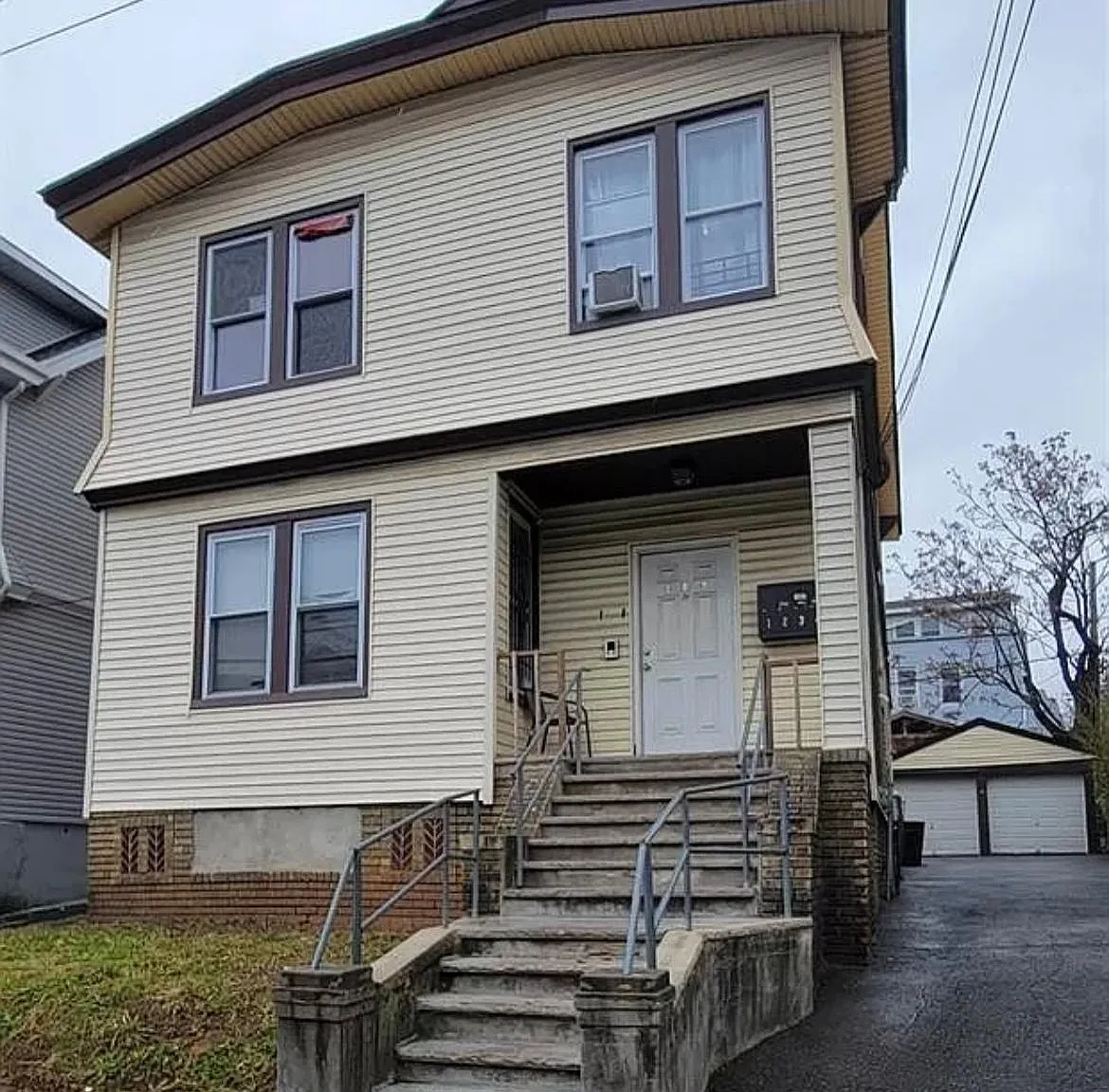 109 Huntington Ter — Photo 2