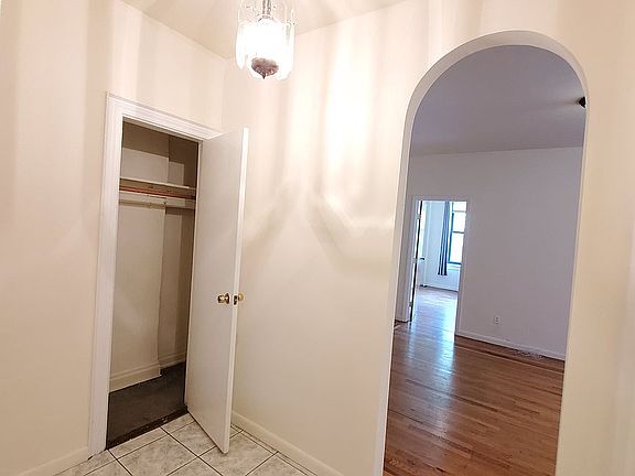 5th image of 3073 44th St #3