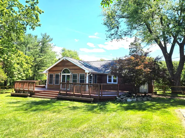 6251 Woodfair Dr, Fairfax Station, VA 22039