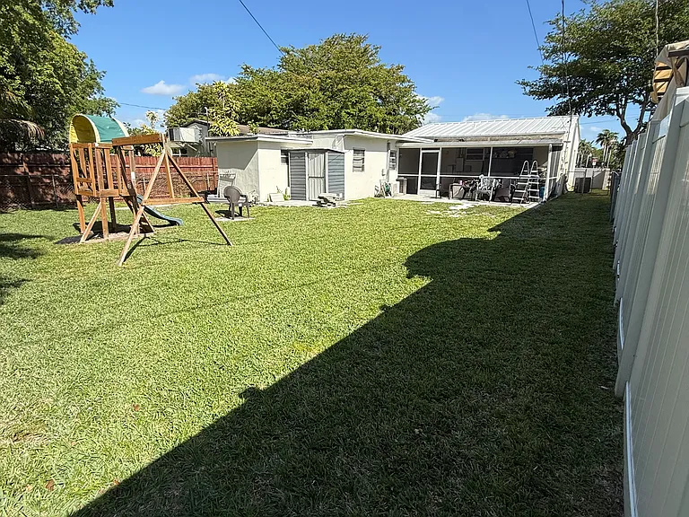 4216 Harrison St — Photo 4