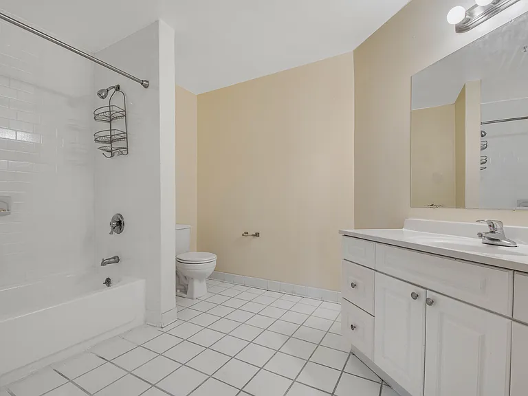 108 W Cedar St #502 — Photo 3