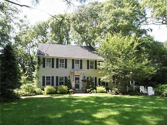 2nd image of 11 Wainscott Ln