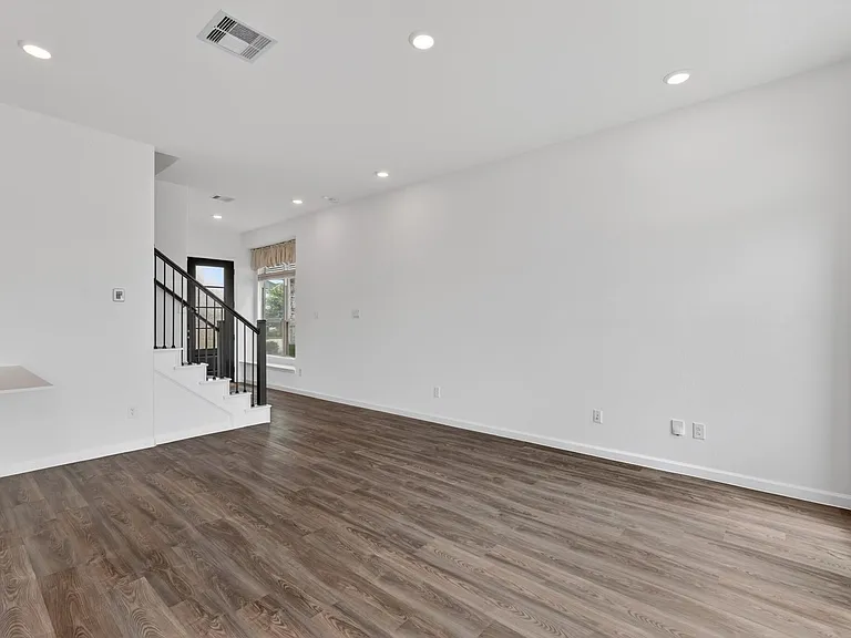 5634 Amber Brook Ln — Photo 12