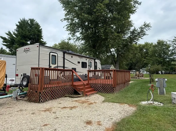 24-82 Woodhaven Lakes, Sublette, IL 61367