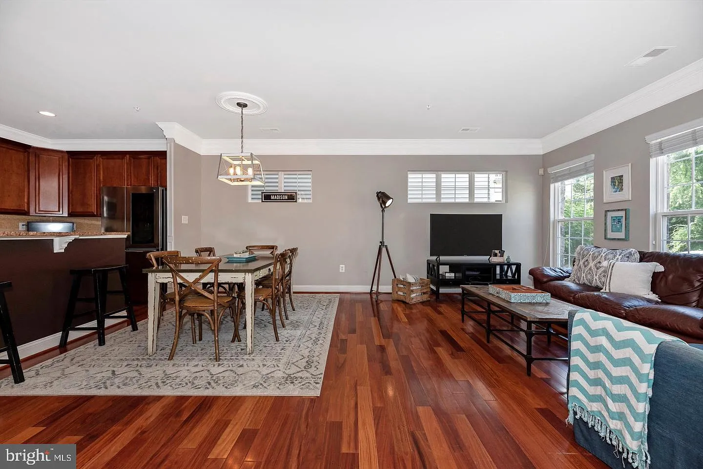 4 bed, 3.5 bath, 2440 sqft, $3,200 — Photo 4