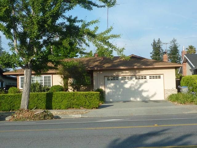 1st image of 4942 Moorpark Ave