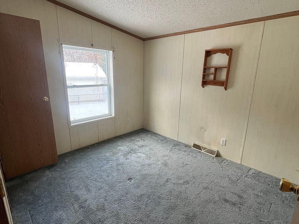 1st image of 22963 Lake Shore Dr