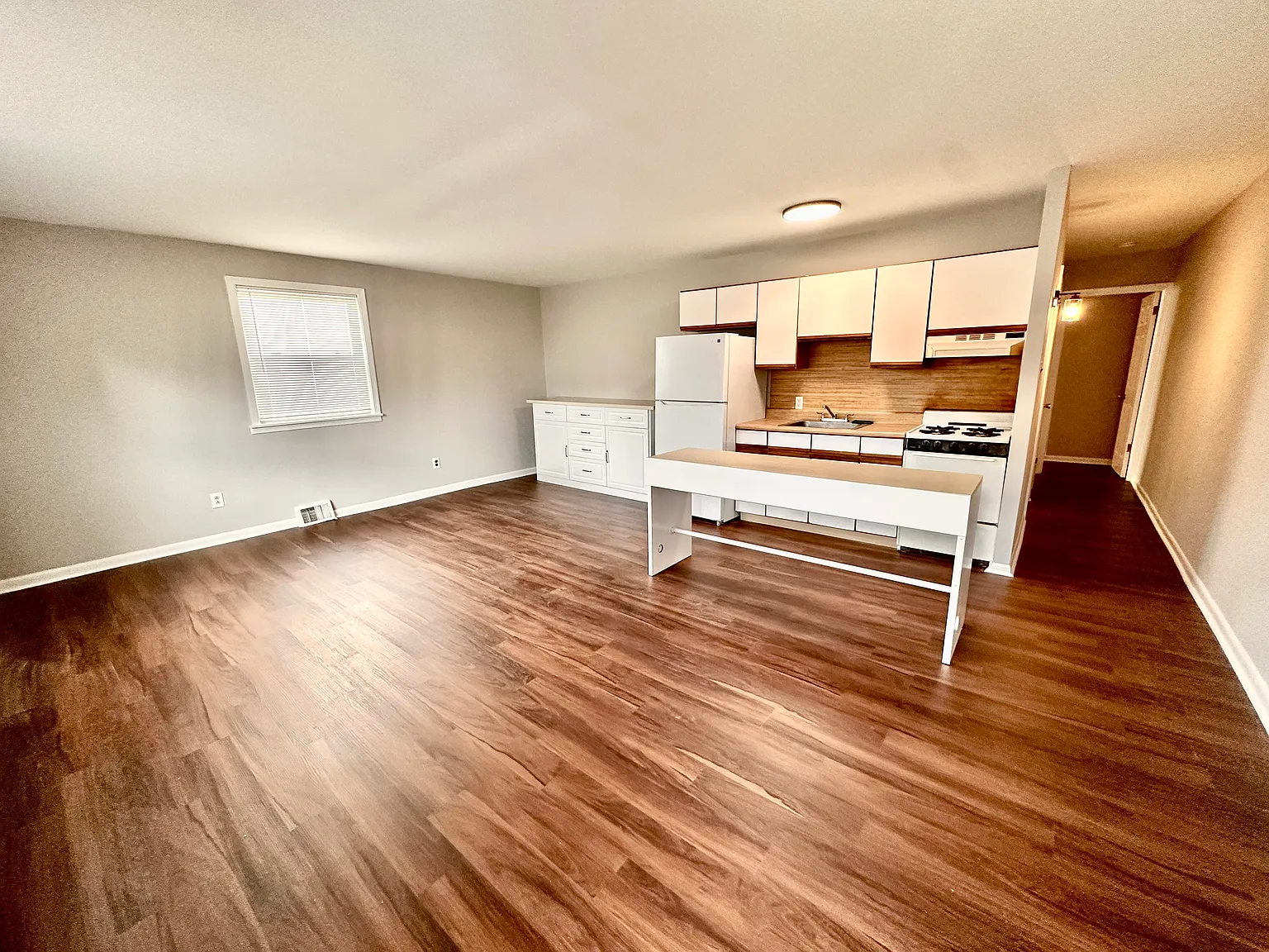 2 bed, 1200 sqft, $1,650 — Photo 1