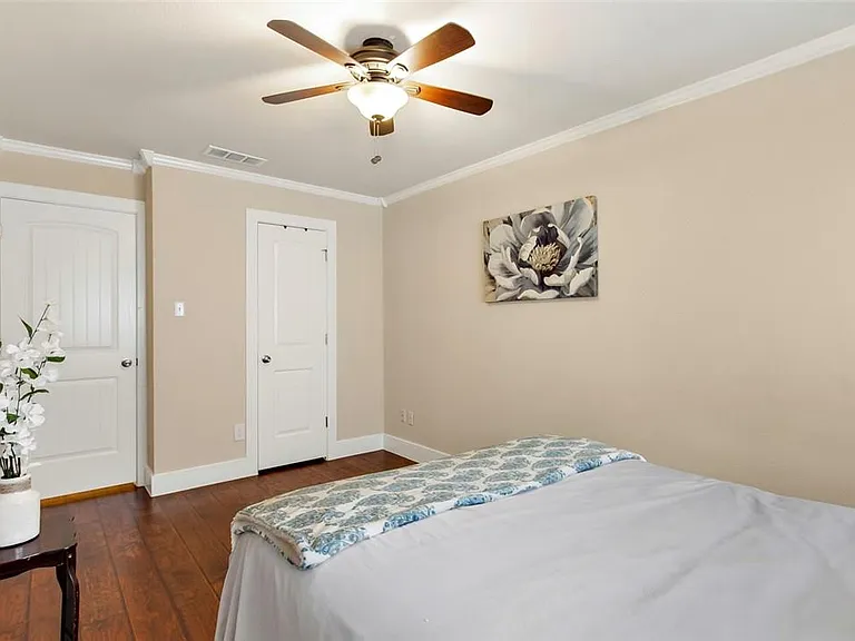 6101 Harwin Ln — Photo 9