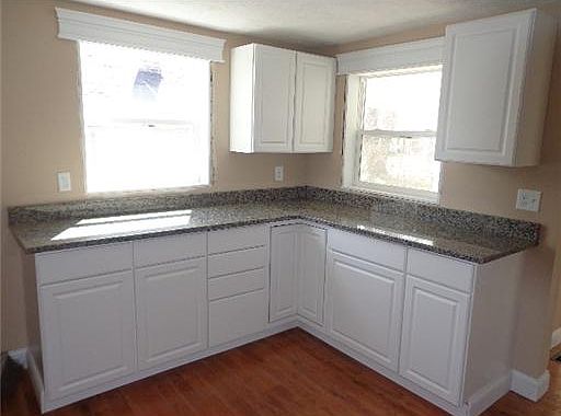 3rd image of 405 Julia St