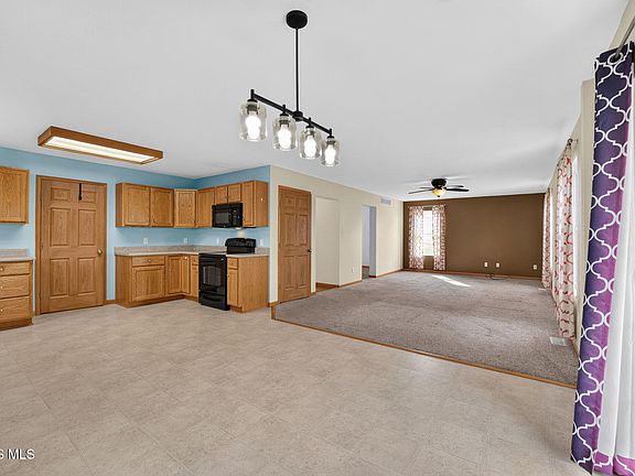 3rd image of 557 Sky Way Dr