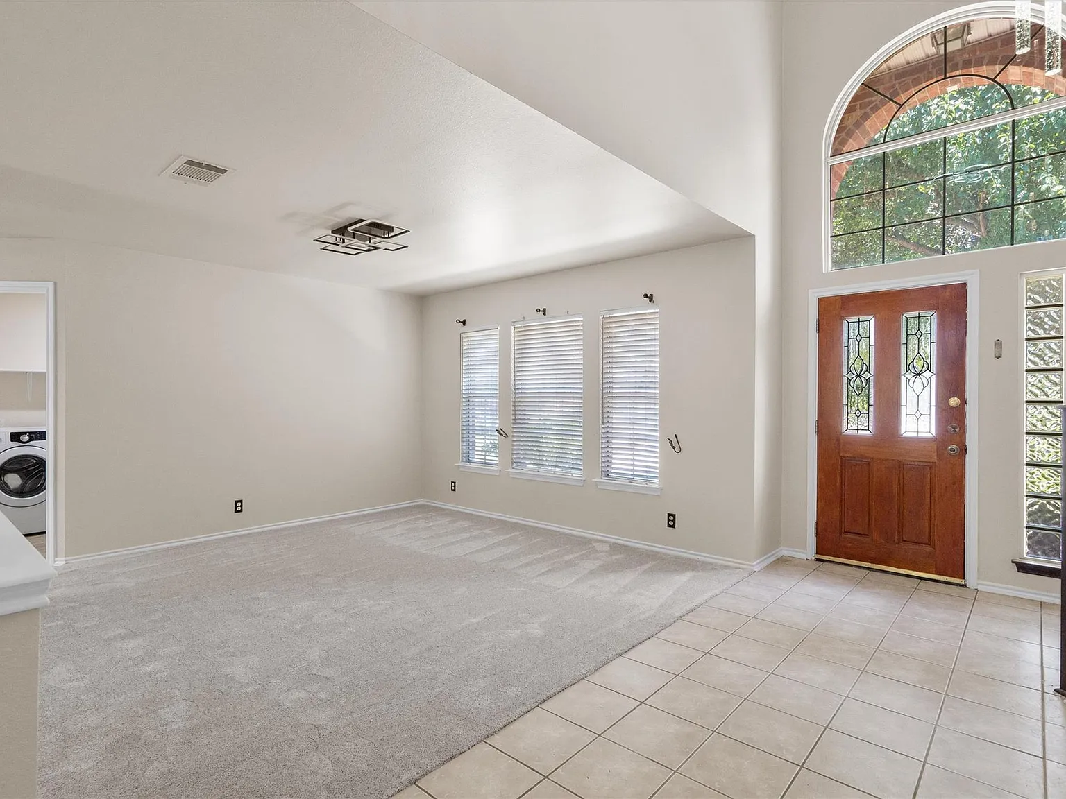 5 bed, 2.5 bath, 3213 sqft, $3,495 — Photo 4