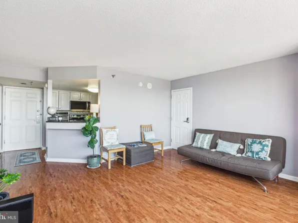 2001 Hamilton St APT 707, Philadelphia, PA 19130