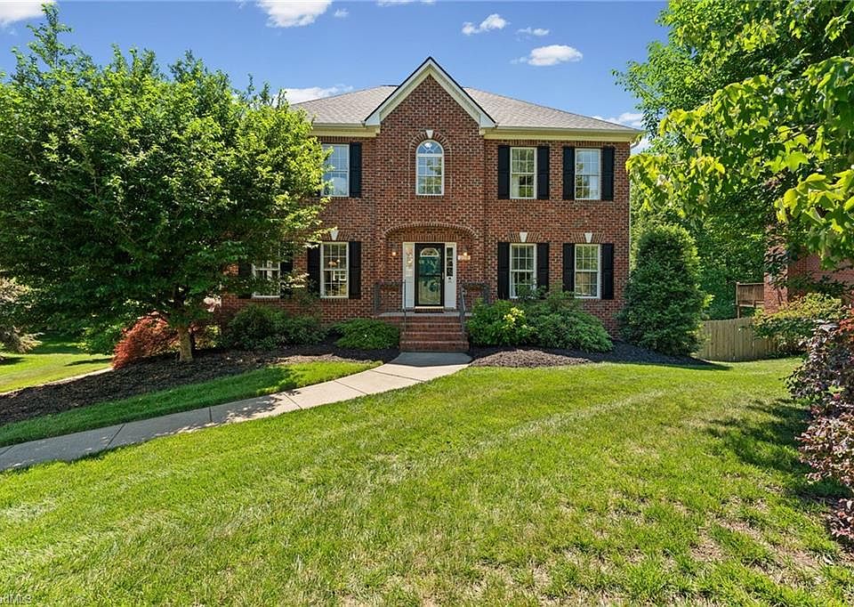 1st image of 220 Lake Dale Ct
