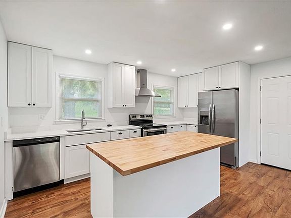 3rd image of 11809 E 48th Ter
