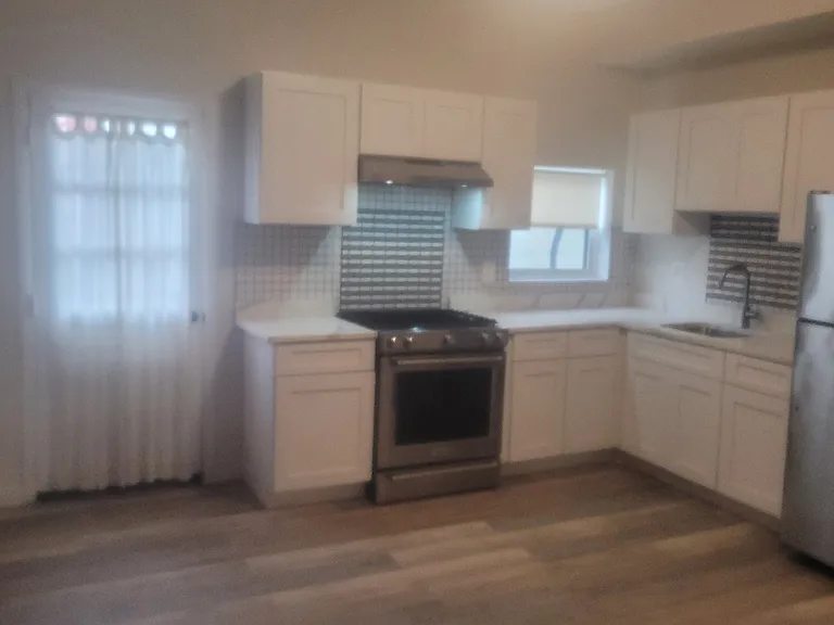 725 12th St NE — Photo 30